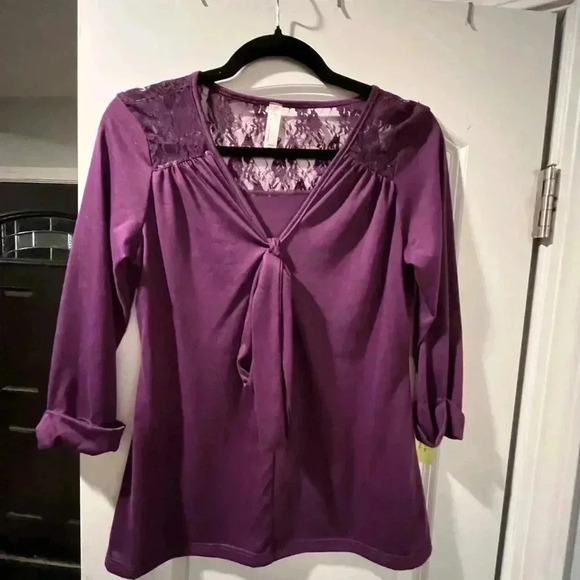 ~S.H.E~ Top - Medium - Picture 1 of 5